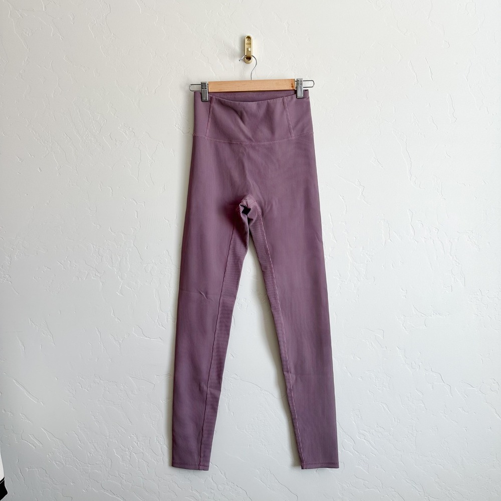 Alyth | Ribbed High Waisted Athletic Workout Leggings in Purple | Medium